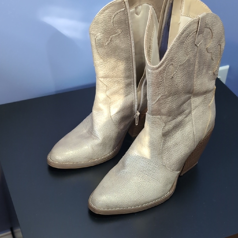 Women's Metallic Western Boots